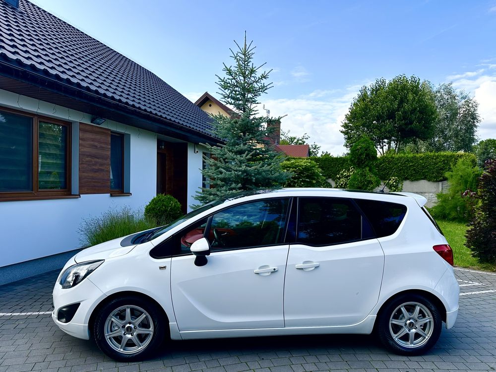 Meriva wersia limit 1,4 turbo 61 tys serwis do końca 2011 r