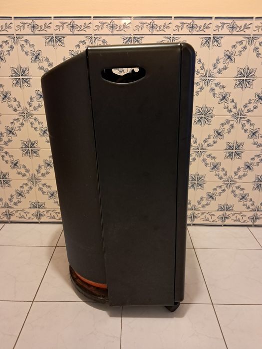 Aquecedor a gás preto