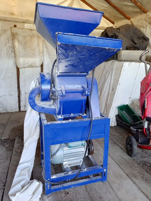 Кормоподрібнювач ДТЗ КР-20СЗернодробилка Крупорушка