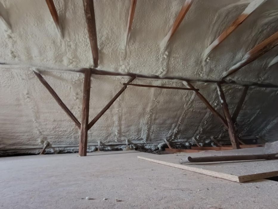 Izolacja Pianą PUR Poddasza Fundamenty Hale