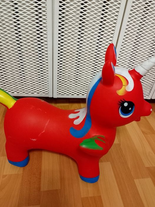 Стрибунець дитячий єдиноріг.