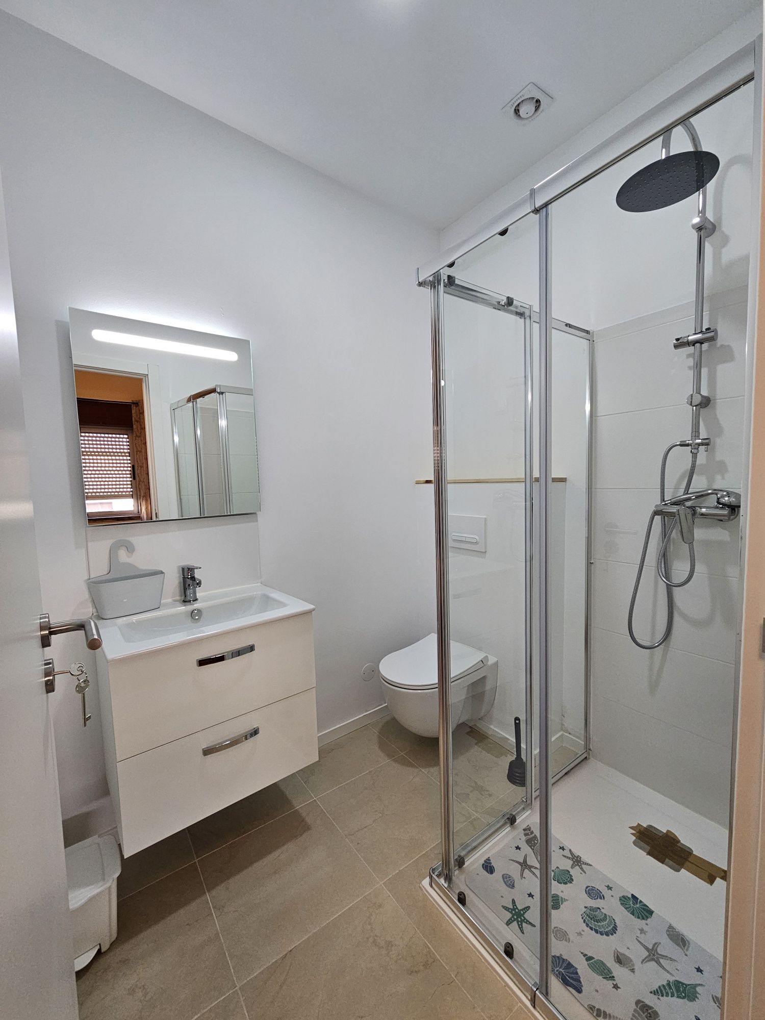 Quarto para Jovem Trabalhadora em Famões, Odivelas (Lisboa)
