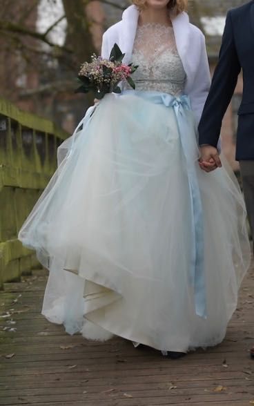 Suknia ślubna (spódnica i koronkowa bluzka). S/M