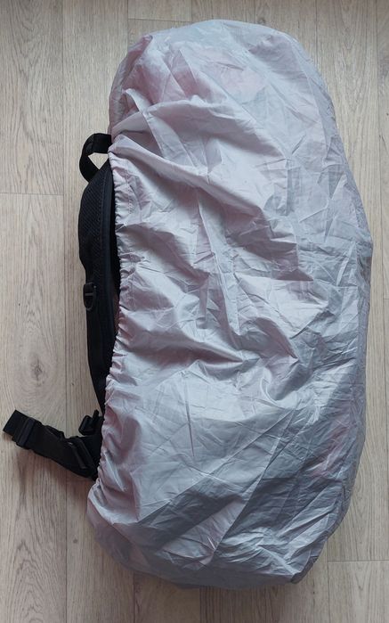 Рюкзак б/у спортивный 40L, с дождевиком.