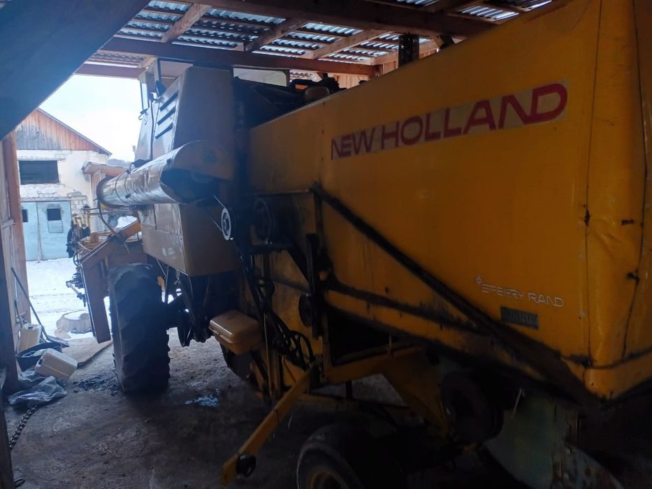 Продам комбайн NEWHOLLAND мотор коробка все в гарному робочому стані .