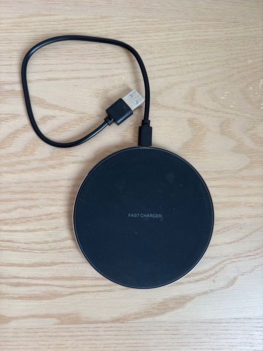 Бездротовий зарядний пристрій QI Fast Charge.