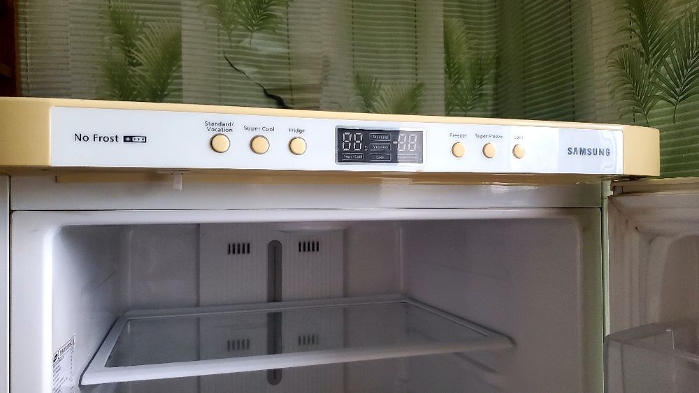 Продам холодильник Samsung RL33EAMS