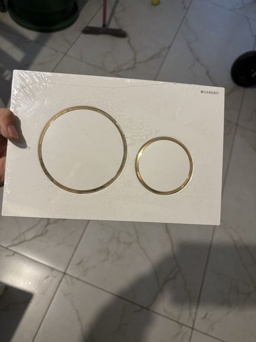 przycisk geberit sigma 2 sztuki biale ze zlotym
