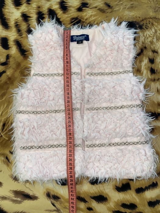 Жилетка со стразами и жемчугом очень нарядная