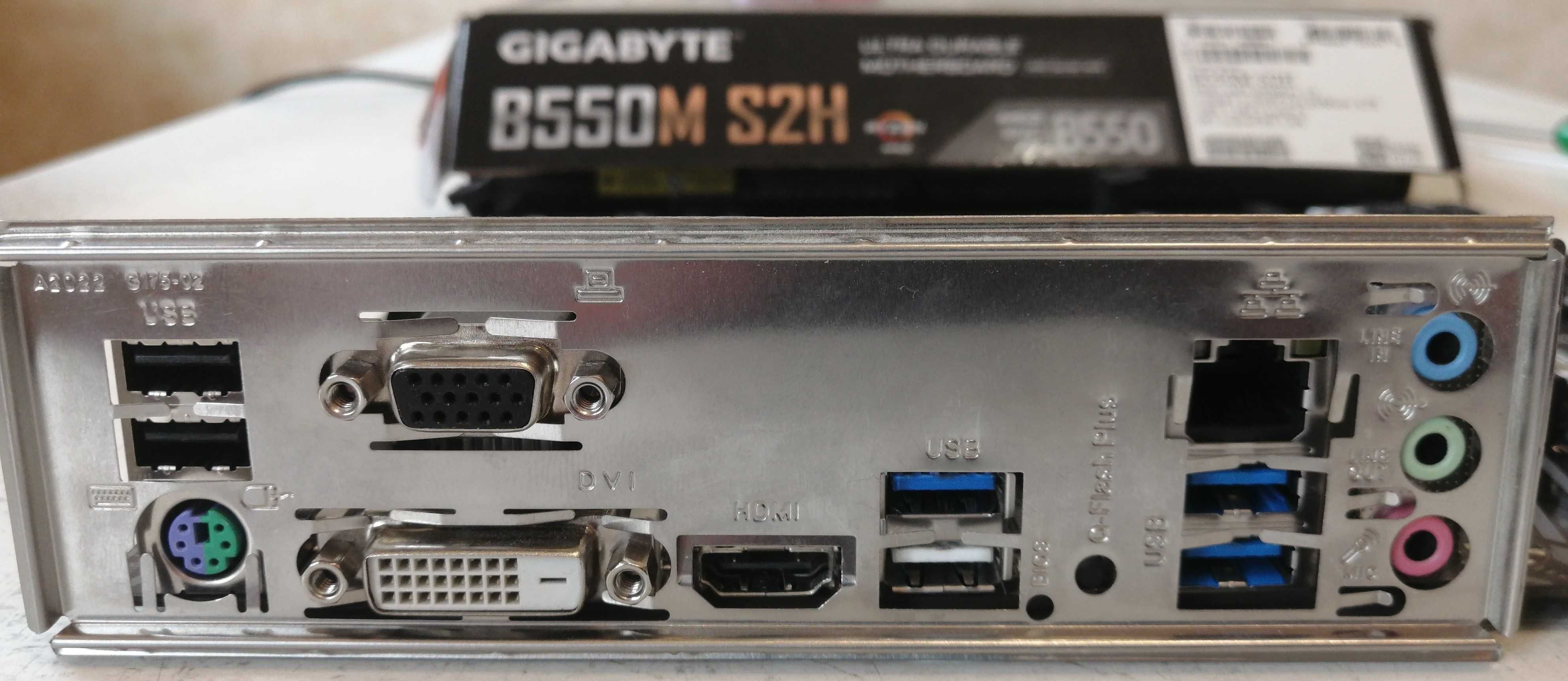 Продам материнскую плату на чипсете B550, Socket AM4, DDR4.