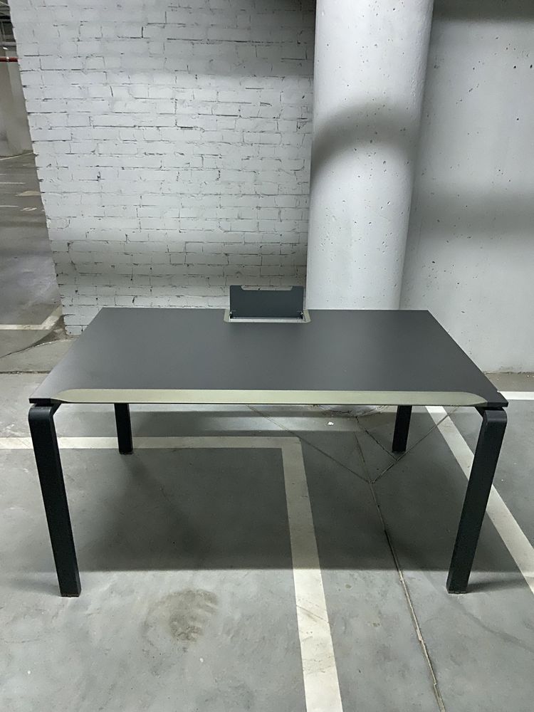 Стіл офісний на металевих опорах, геймерський стіл, ігровий стіл