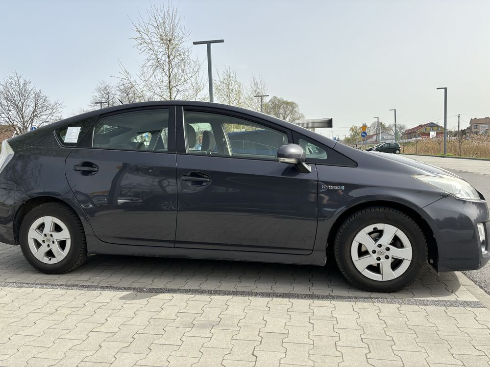 Toyota Prius (Hybrid)