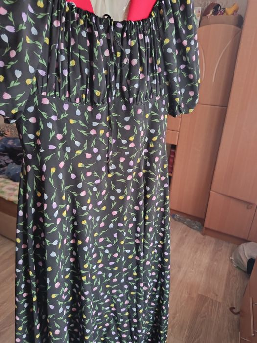Продам літній сарафан слизька тканина.Легенький і не мнеться.