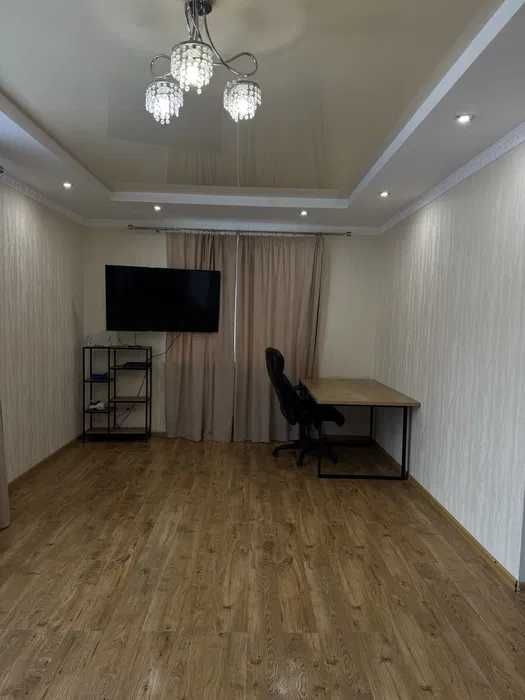 просторий будинок 228 м² з цокольним поверхом та  ділянкою 23 сотки