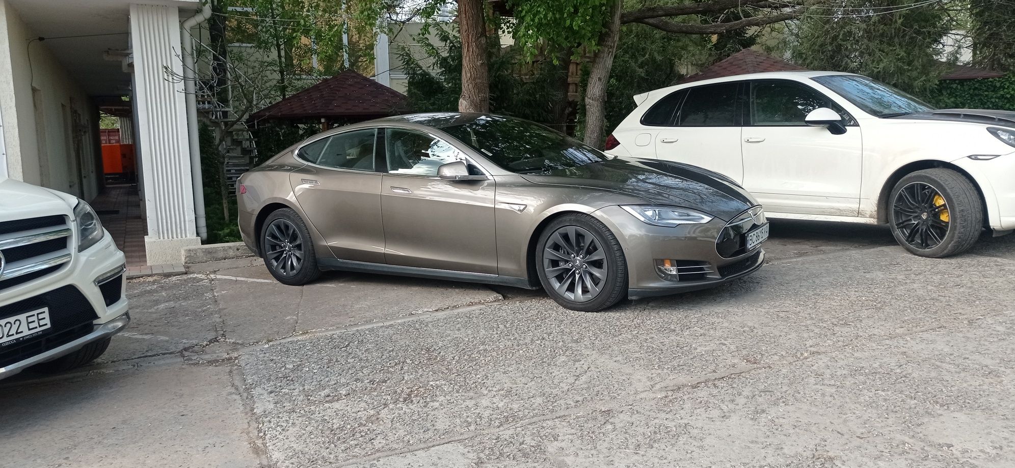 Tesla Model S 85D без ДТП