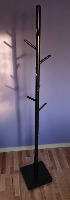 Wieszak na Ubrania – Stylowy Organizer do Przedpokoju z Drewna