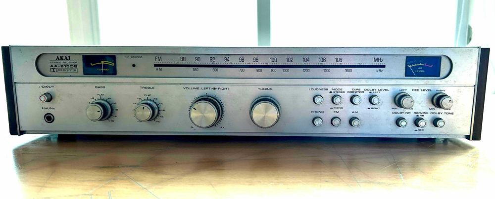 Vendo AKAi AA-810 DB com avaria na amplificação (provavelmente pré).