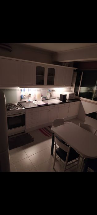 Quarto em Caxias perto da estação