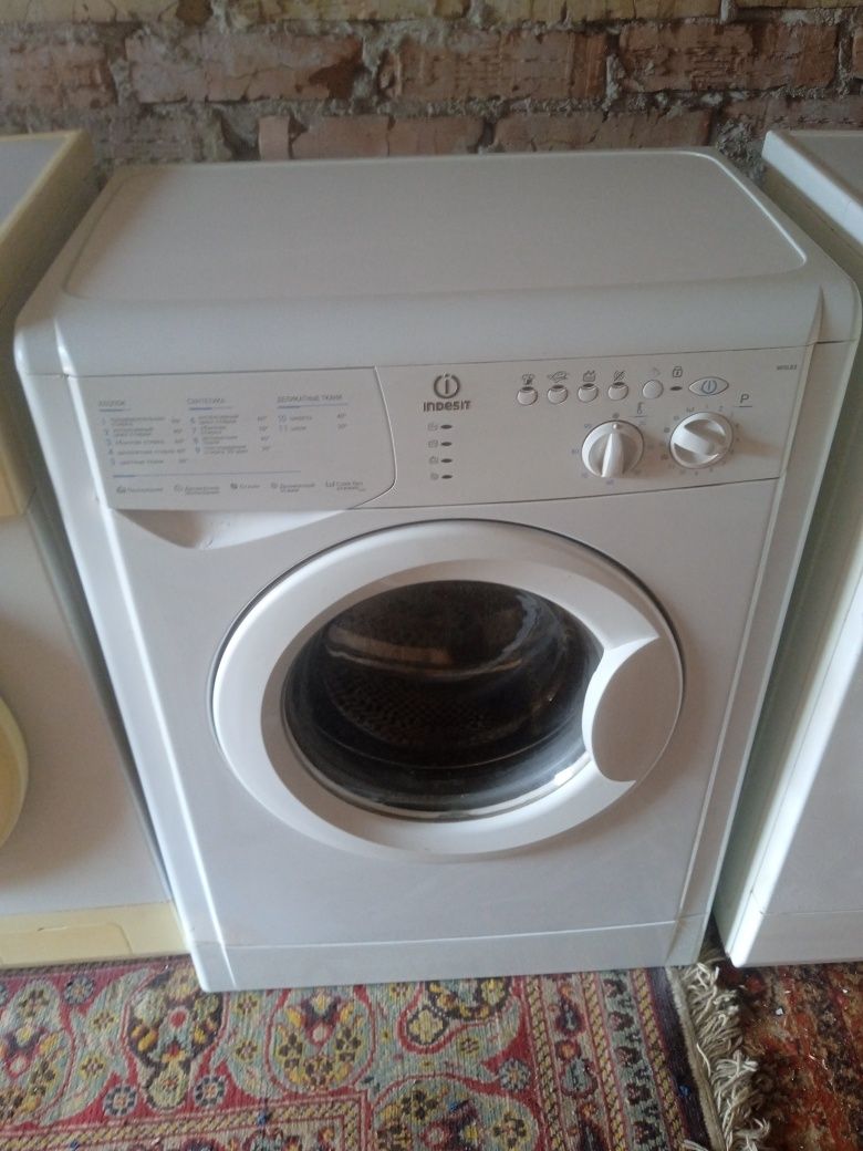 Стиральная машина Indesit WISL82  на 6 кг