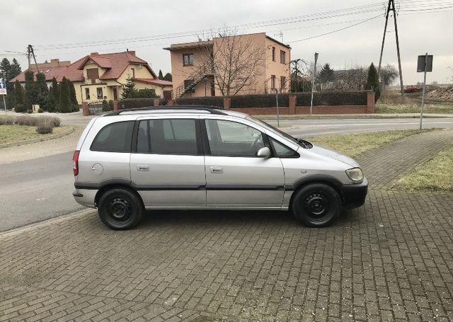 Opel Zafira 7 osobowa 2004r.