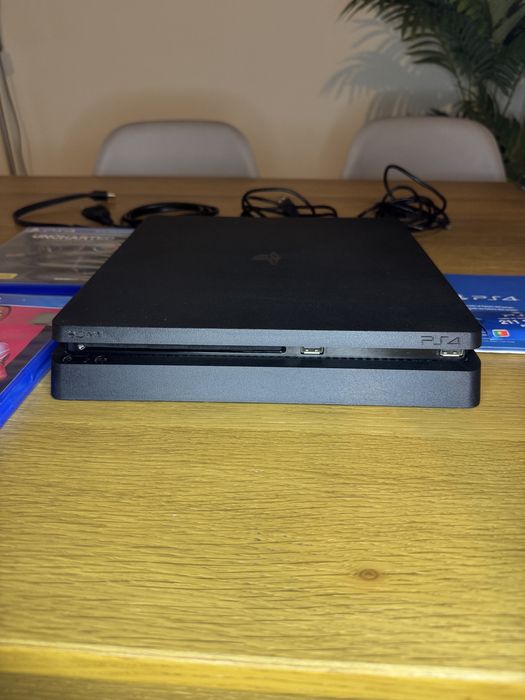 PS4 Slim 1tb com 2 comandos+jogos