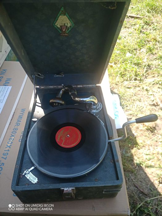 Патефон радянський