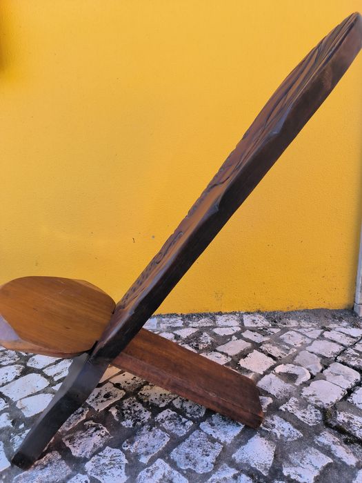 Cadeira Africana em Madeira Maciça - Assinada pelo Autor