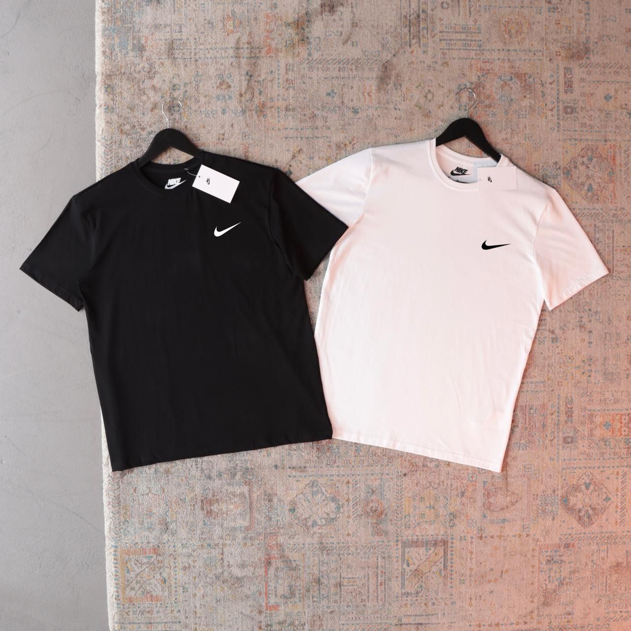 Футболка та шорти Nike A