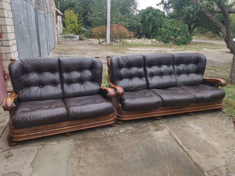 Кожаный диван двойка на дубе из Европы.