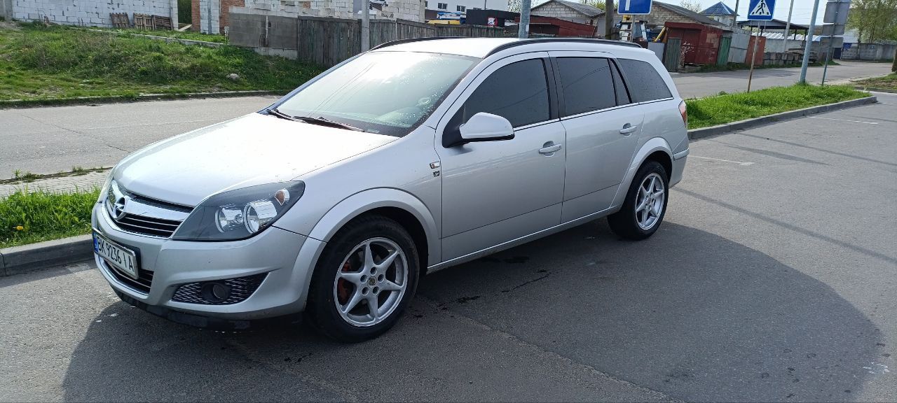 Продам Astra h 2010