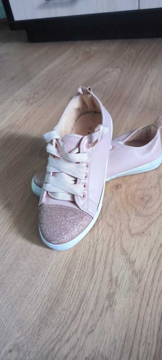 Кеди,сліпони,мокасини