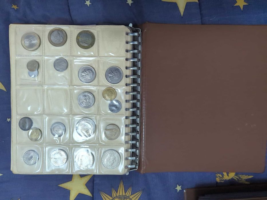 Colecção de 385 moedas