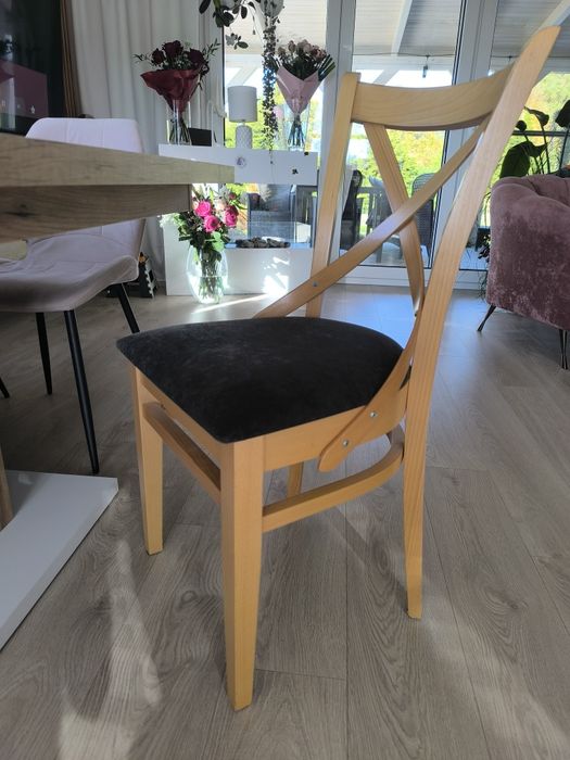 Krzesła drewniane do salonu