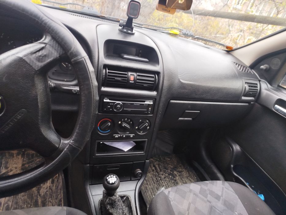 Опель Астра 1.6 16 V на запчастини