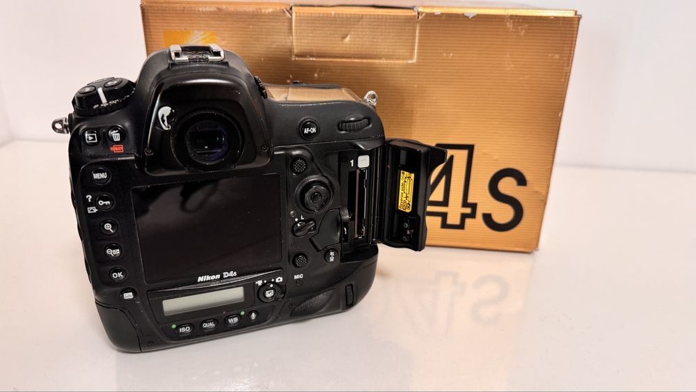 Maquina DSLR Nikon D4s.