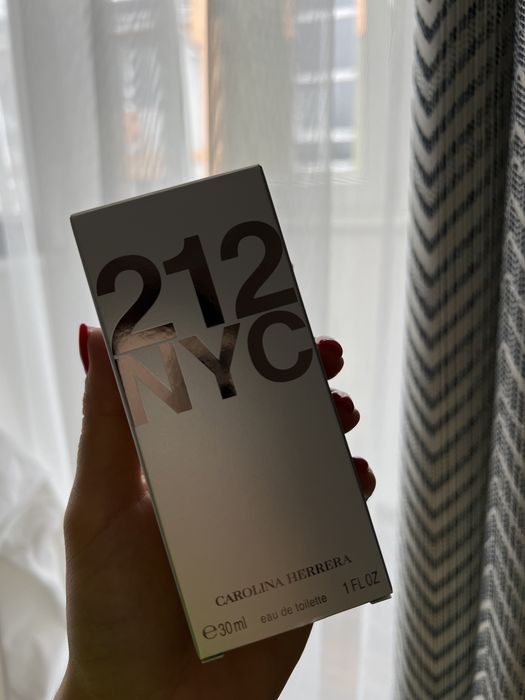 Туалетна вода CAROLINA HERRERA 212 NYC 30ml