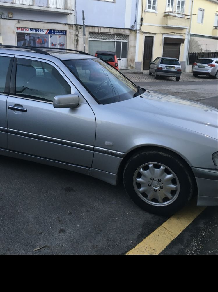 Mercedes C220 imaculada