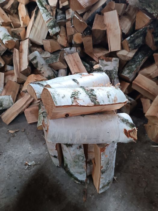 Sprzedam drewno suche  kominkowe gatunek brzoza , łupane