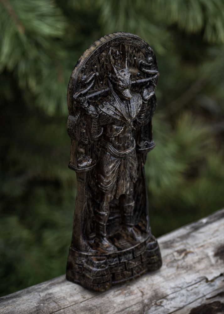 Статуетка з дерева - бог Анубіс .