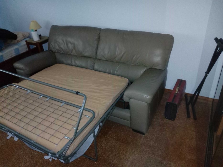 Sofá cama quase novo marca  chateau d. Ax.