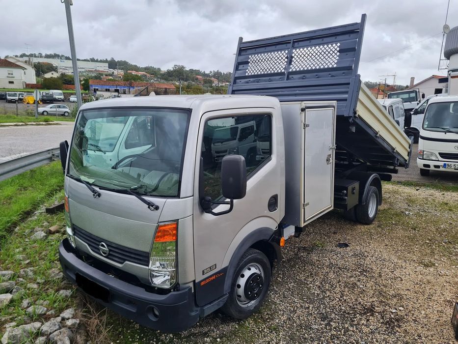 Nissan Cabstar 35.13 Tribasculante c/ caixa arrumação