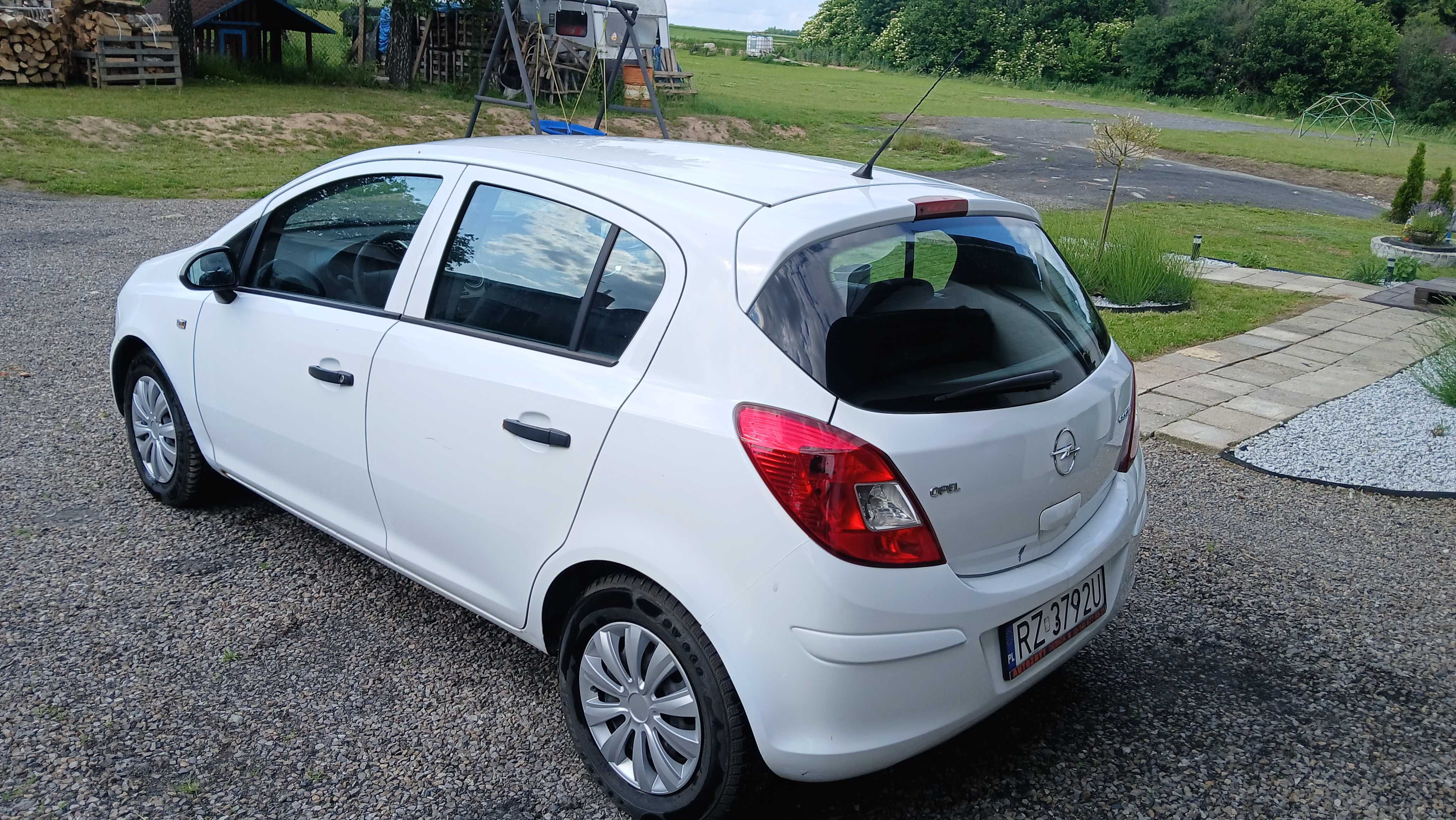 Opel Corsa, 1.3 CDTI, niskie spalanie, 2 komplety opon