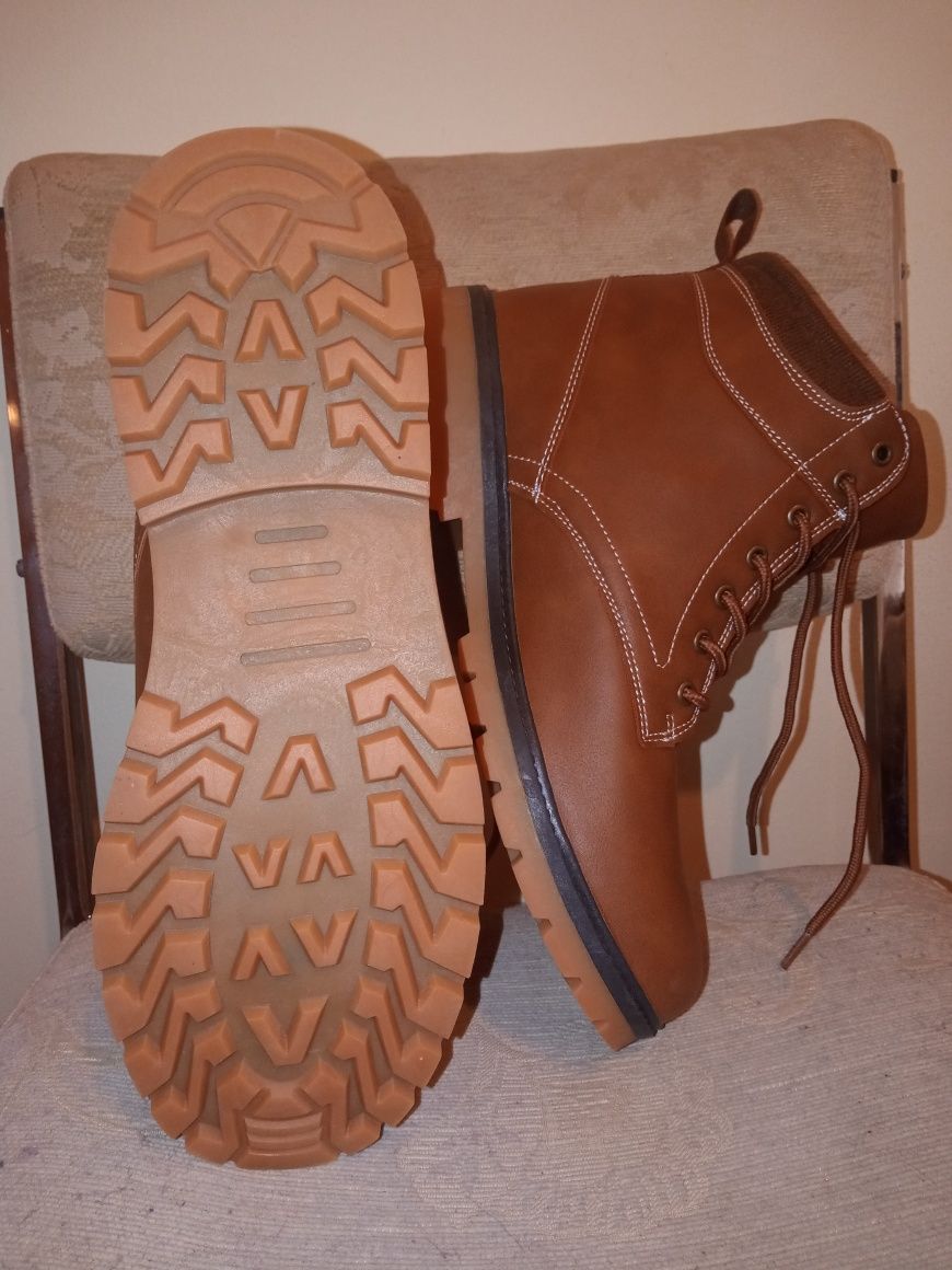 Bota masculina nova (sapato)