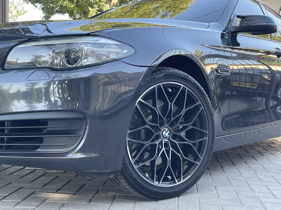 BMW 535i xDrive 2013 року