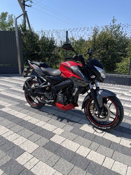 Bajaj Pulsar 200 NS, 2018 рік | Гарний стан

Продам Bajaj Pulsar 200 N