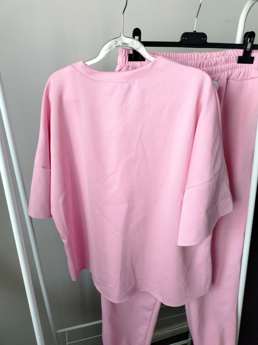 Włoski komplet masełko bluza spodnie print cukierkowy róż r.uni S-XL