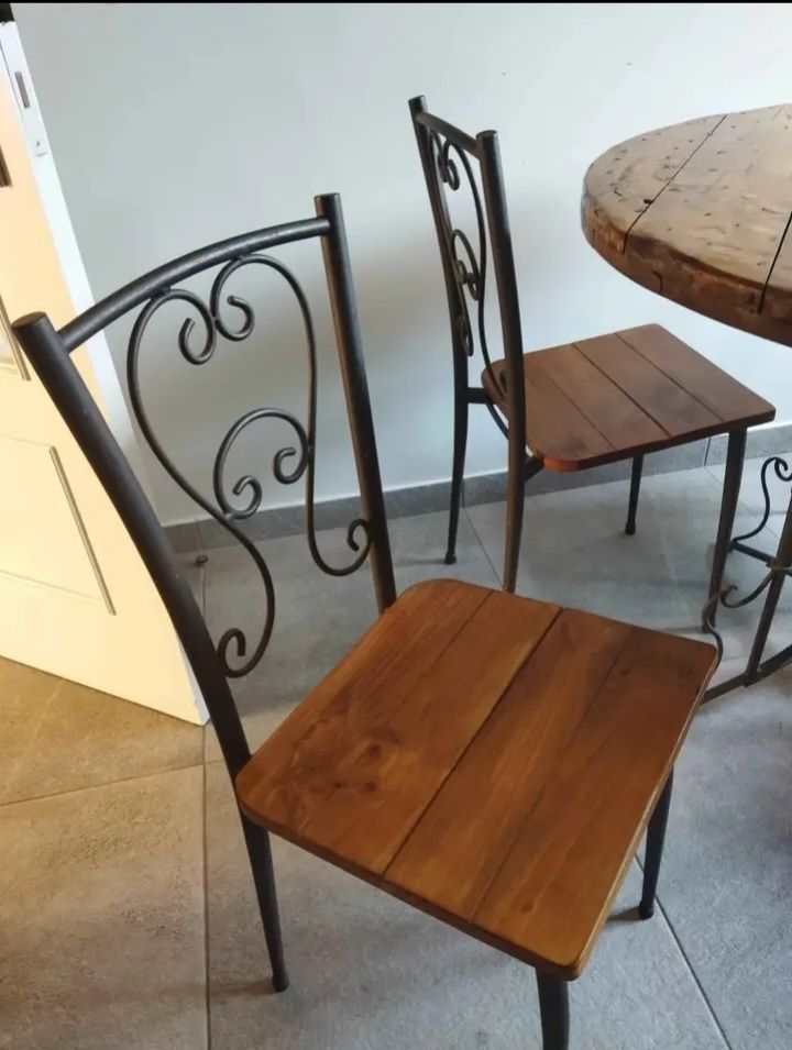 Mesa de madeira 4 cadeiras