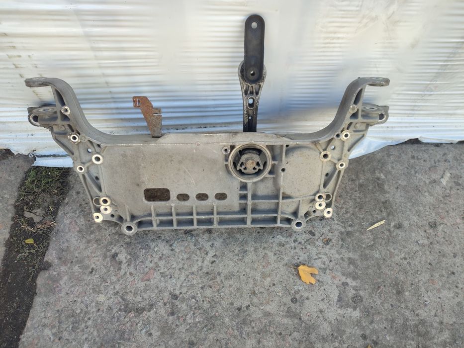 Балка передня підрамник Фольксваген Пассат Б6