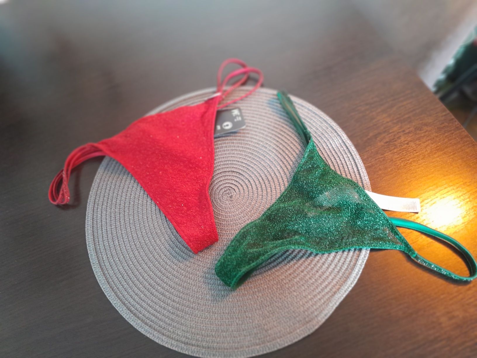 Piękne stringi błyszczące rozmiar m/l Nowe!