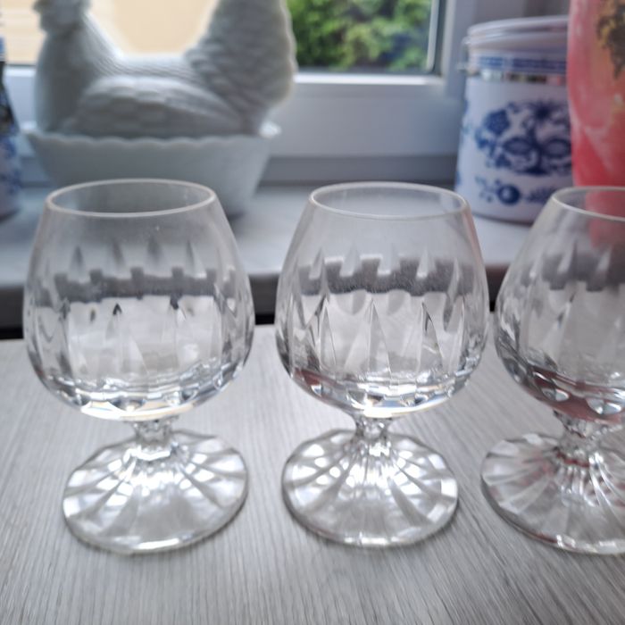 Kryształowe kieliszki do koniaku